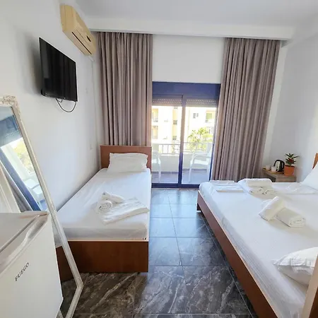 Hotel Bluebalcony Golem (Tirana)