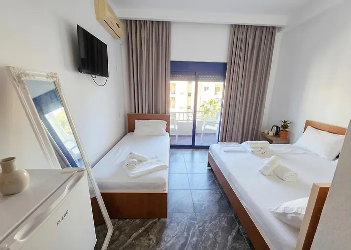 Hotel Bluebalcony Golem (Tirana)